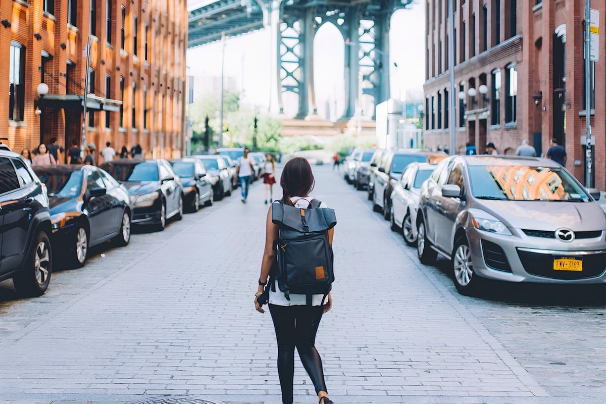 Woman in New York looking at Brooklyn bridge